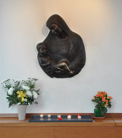 Vierge à l'Enfant en bronze de Laurence Duplay