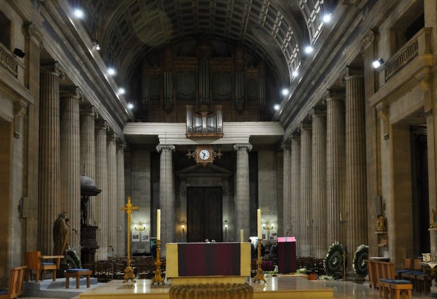 La nef vue depuis le maître-autel