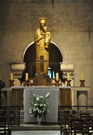 Transept gauche : autel de la Vierge