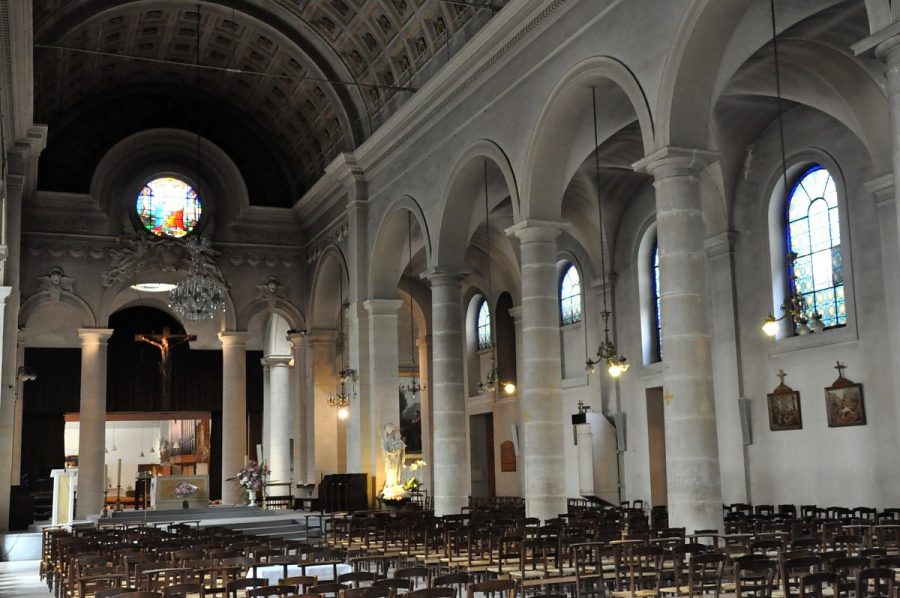 La nef de l'église Saint–Pierre–du–Gros–Caillou