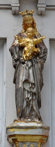 Vierge à l'Enfant sur le portail droit