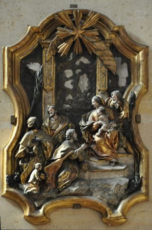 Bas-relief en bois doré : «Adoration des mages» (XVIIIe siècle)