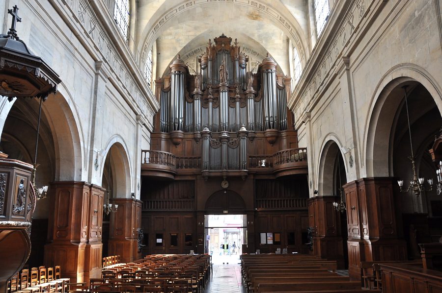 La nef et l'orgue de tribune vus du chœur