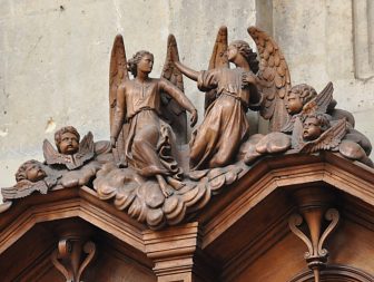 Angelots sur le banc d'œuvre (XIXe siècle?)