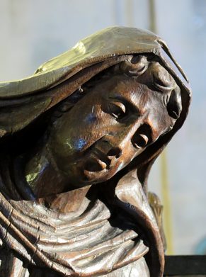 Le visage de la Vierge dans la Piéta