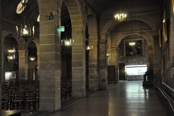 Le bas–côté gauche et la Déposition de croix de Charles Dorigny, dans l'avant–nef