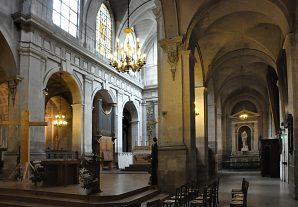Le chœur et le déambulatoire droit Le chœur et le déambulatoire droit