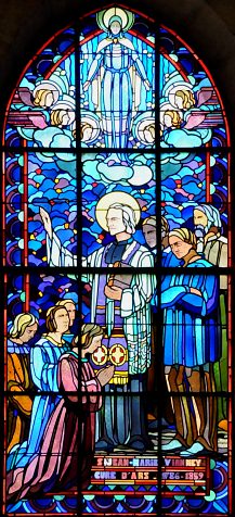 Saint Jean-Marie Vianney (1786-1859), curé d'Ars, vitrail de Raphaël Lardeur, 1938