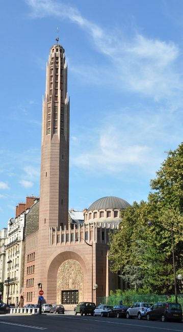 L'église et son impressionnant clocher octogonal