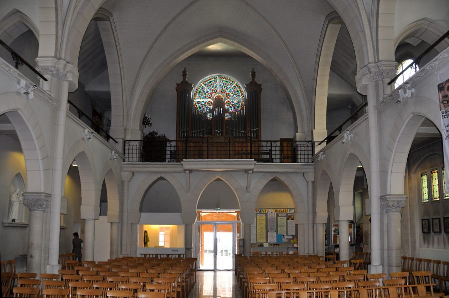 La nef et l'orgue de tribune vus depuis le chœur