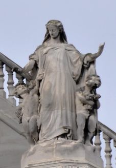La Sainte-Trinité, statue de la Tempérance