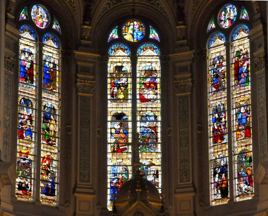 La Sainte-Trinité, les vitraux de l'abside