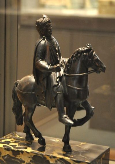 Statue équestre de Charlemagne ou de Charles le Chauve Statue équestre de Charlemagne ou de Charles le Chauve