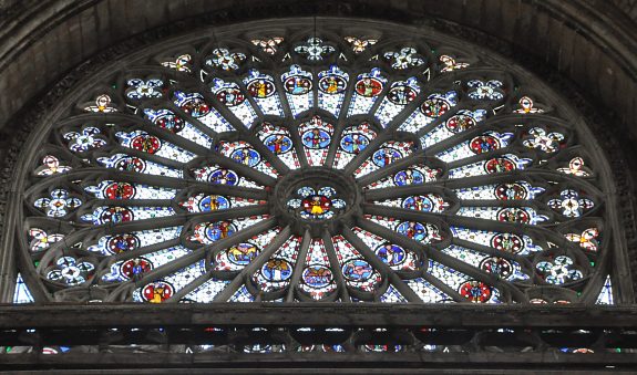 La rose des Libraires dans le transept nord (Transept des Libraires)