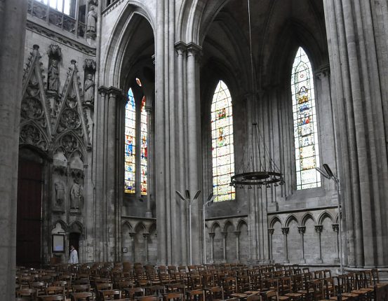 Le transept sud en face de la chapelle Saint-Joseph