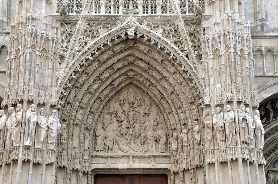 Le tympan et l'archivolte du portail central de la cathédrale de Rouen et son Arbre de Jessé.