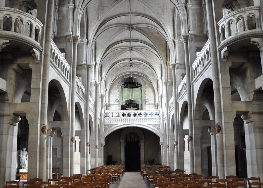 La nef et la tribune d'orgue vus du chœur