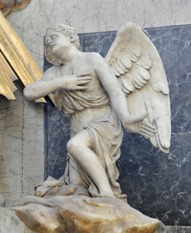 Un ange adorateur dans la gloire du chœur