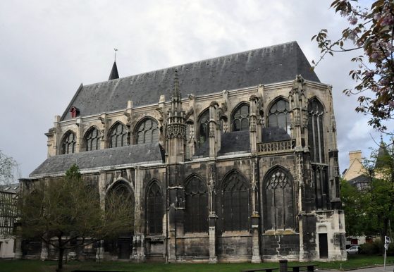 Vue d'ensemble du temple Saint-Éloi. Ici, le côté sud