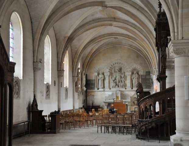 Le bas–côté nord conduit à la chapelle Saint–Joseph et à son retable du XIXe siècle