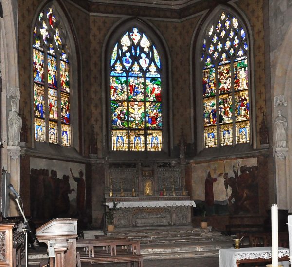 L'abside et sa verrière de 1852 (cartons de Jollivet, verrière  exécutée par Marquis)