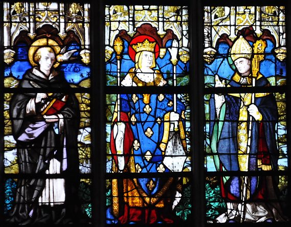 Vitrail de saint Thomas d'Aquin, saint Louis et saint Guillaume d'Auvergne Vitrail de saint Thomas d'Aquin, saint Louis et saint Guillaume d'Auvergne