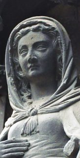 Une sainte dans une niche Une sainte dans une niche