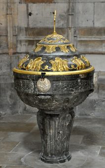 La cuve baptismale de la chapelle des Fonts