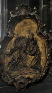 Le retour de l'Enfant prodigue, médaillon dans la chapelle Notre–Dame–de–Pitié