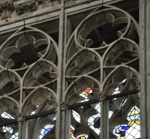 La mouluration dans le haut du triforium