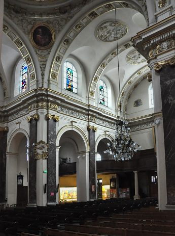 La nef vue depuis le transept gauche