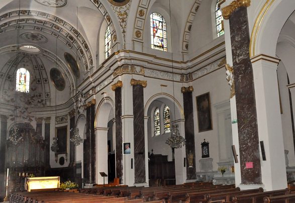 La nef et le transept gauche