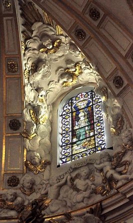 Le vitrail de saint Romain et de sa gargouille
