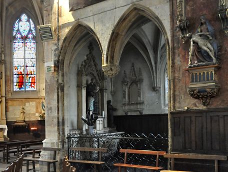 Dans le collatéral sud, la chapelle Saint–Mathurin est maintenant dédiée à saint Vincent de Paul