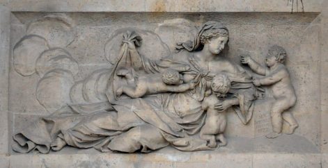 Bas-relief au-dessus du portail (1777)