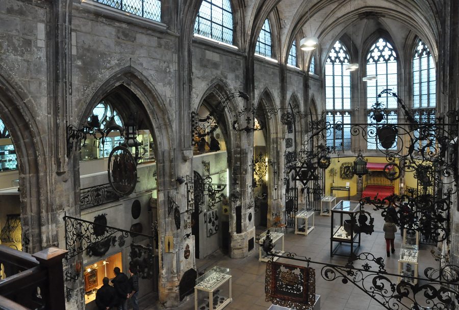 Vue d'ensemble de la nef de l'église Saint-Laurent