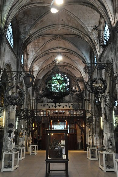 La nef et la tribune vues de l'abside