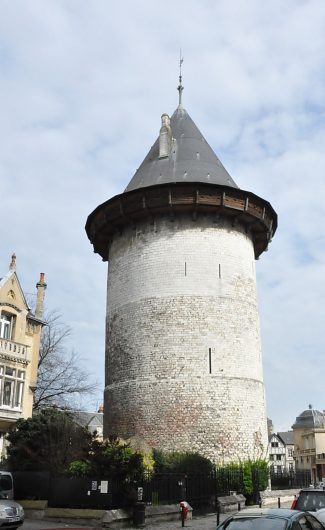 La tour Jeanne d'Arc, dernier vestige du château de Philippe Auguste