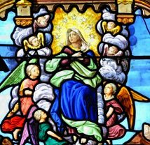 «L'Assomption de la Vierge», vitrail du XIXe siècle