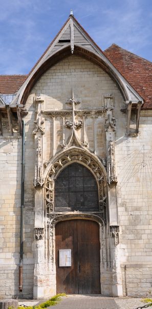 Le portail latéral sud en gothique flamboyant
