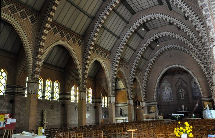 La nef de l'église et le bas-côté gauche