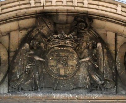 Le fronton de la faade de Saint-Martin