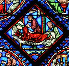 Vitrail de la chapelle axiale : La vie de la Vierge