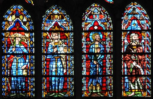 Vitrail dans le triforium du chœur : «La synagogue», Judith et les prophètes Osée et Daniel (XIIIe siècle)