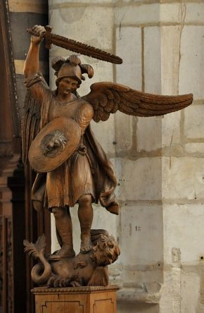 Saint Michel Archange terrassant un démon
