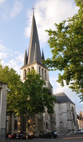 Aspect extérieur avec le clocher tors