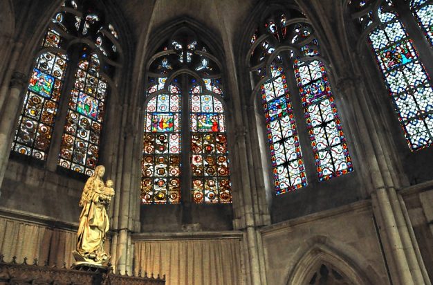 La chapelle de la Vierge et sa verrière