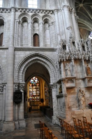 Croisillon nord du transept et déambulatoire